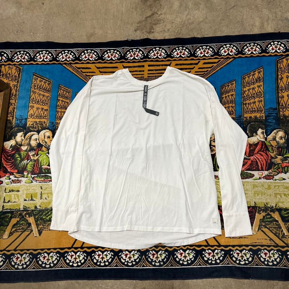 Vuori white long sleeve shirt Size Small Stained Athleisure Stretch Performance